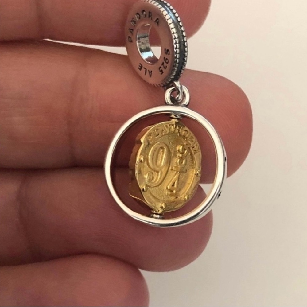 Brand New Retired Pandora x Harry Potter 9 3/4 Hedwig Spinning Dangle Charm - Picture 13 of 16